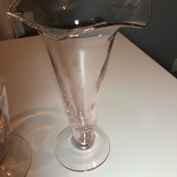 Set of 2 Depression Era rose petal pink vases excellent condition - Picture 3 of 5